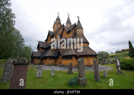 Heddal Stavkirke, im ländlichen Norwegen. Es ist das Land der ältesten "Daube" Kirche stammt aus dem frühen 13. Jahrhundert. Stockfoto