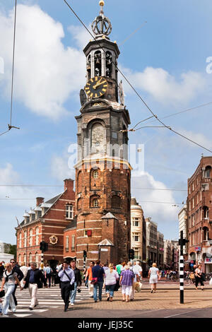 AMSTERDAM – 21. JULI 2009. Der „Munt“. Der Turm war ursprünglich Teil eines der Haupttore in der mittelalterlichen Stadtmauer von Amsterdam. Stockfoto