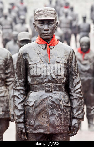 ANREN, CHINA – JAN. 16, 2011. Statuen von roten Helden im Jianchen Museum Cluster, das aus 15 Museen besteht. Stockfoto