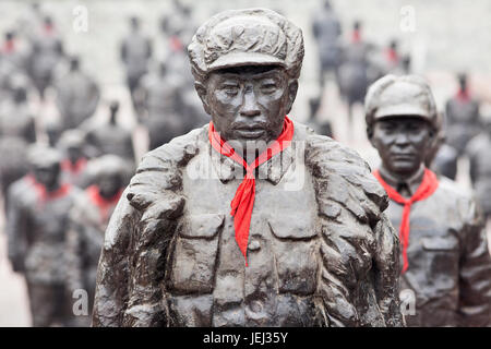 ANREN, CHINA – JAN. 16, 2011. Statuen von roten Helden im Jianchen Museum Cluster, das aus 15 Museen besteht. Stockfoto