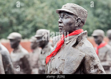 ANREN, CHINA – JAN. 16, 2011. Statuen von roten Helden im Jianchen Museum Cluster, das aus 15 Museen besteht. Stockfoto