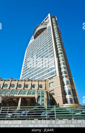 DALIAN-NOV 23. Das luxuriöse Bayshore Hotel in Dalian blickt auf das weite Meer in der bucht von xinghai, nahe dem Xinghai Platz (größter Platz in Asien). Stockfoto