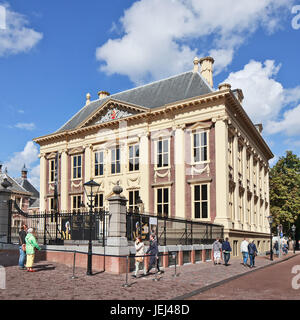 DEN HAAG-AUG. 23, 2014. Das Mauritshuis (Maurice House). Ein Kunst-Museum in den Haag beherbergt die königliche Kabinett Gemälde besteht aus 84 Stockfoto