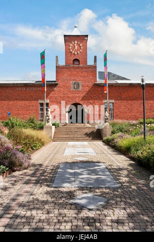 EINDHOVEN – HOLLAND – 26. JULI 2009. Van Abbemuseum am 26. Juli 2009. Es ist Museum für moderne Kunst im Zentrum von Eindhoven, Niederlande. Stockfoto