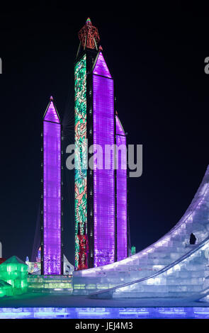 HARBIN-FEBRUARI 13, 2015. Die internationale Eis- und Schneeskulpturen-Festival. Seit 1985 die Harbin-Veranstaltung ist inzwischen eines der größten Eis ein Stockfoto