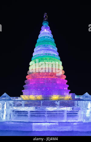 HARBIN-FEBRUARI 13, 2015. Das Internationale Eis- und Schneeskulpturen-Festival. Seit 1985 ist die Harbin-Veranstaltung zu einer der größten geworden. Stockfoto