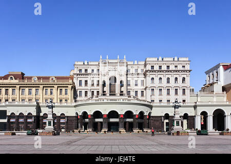 HARBIN-7. MÄRZ 2009. Platz Sofia am 7. März 2009 in Harbin. Der Sofioter Platz ist das zentrale Geschäftsviertel mit russischer Architektur. Stockfoto