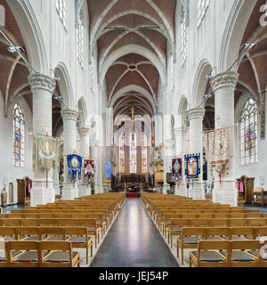 HOOGSTRATEN-5. JUNI 2017. Wohlhabendes Innere der Kirche Saint-Katharina. Die spätgotische Kirche ist die dritthöchste Kirche Belgiens. Stockfoto