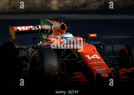 Spanisch-Formel-1-Fahrer Fernando Alonso McLaren-Honda Formel 1 Teams in Aktion während der 2017 Formel 1 Grand Prix Aserbaidschans an der Baku-Stadtkurs in Baku, Aserbaidschan, 25. Juni 2017. (Foto von Aziz Karimov / Pacific Press) Stockfoto