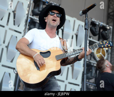 Chicago, Illinois, USA. 24. Juni 2017. Craig Campbell führt während der Land-LakeShake-Musik-Festival in Chicago, Illinois. Ricky Bassman/Cal Sport Media/Alamy Live-Nachrichten Stockfoto