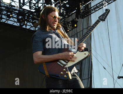 Pasadena, Kalifornien, USA. Juni 2017. Trevor Menear Dawes tritt während des Arroyo Seco Weekend am 24,2017. Juni auf der Bühne auf dem Brookside Golfplatz Pasadena, Kalifornien. Stockfoto