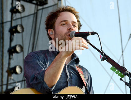 Pasadena, Kalifornien, USA. Juni 2017. Taylor Goldsmith Sänger Dawes tritt während des Arroyo Seco Weekend Juni 24,2017 Brookside Golf Course Pasadena, Kalifornien auf. Stockfoto