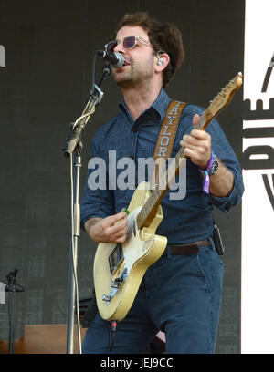 Pasadena, Kalifornien, USA. Juni 2017. Taylor Goldsmith Sänger Dawes tritt während des Arroyo Seco Weekend Juni 24,2017 Brookside Golf Course Pasadena, Kalifornien auf. Stockfoto