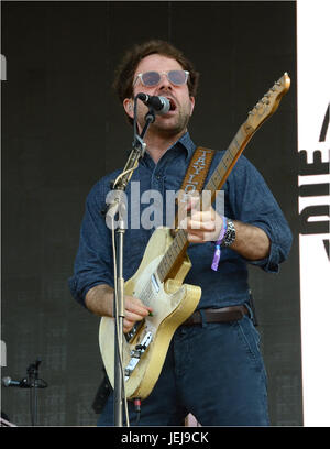 Pasadena, Kalifornien, USA. Juni 2017. Taylor Goldsmith Sänger Dawes tritt während des Arroyo Seco Weekend Juni 24,2017 Brookside Golf Course Pasadena, Kalifornien auf. Stockfoto