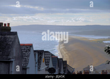 Dorset, Uk. 25. Juni 2017. Gischt schwappt über Chesil Beach in den letzten Sonnenstunden des Tages Credit: Stuart Fretwell/Alamy Live-Nachrichten Stockfoto