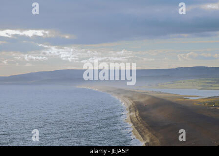 Dorset, Uk. 25. Juni 2017. Gischt schwappt über Chesil Beach in den letzten Sonnenstunden des Tages Credit: Stuart Fretwell/Alamy Live-Nachrichten Stockfoto