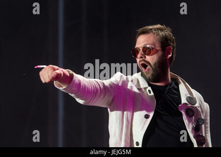 Prag, Tschechische Republik. 24. Juni 2017. Britische Band Kasabian mit Sänger Tom Meighan führen während der zweitägigen Musikfestival Prag Metronom in Prag, Tschechische Republik, am 23. Juni 2017. Bildnachweis: Michal Kamaryt/CTK Foto/Alamy Live-Nachrichten Stockfoto