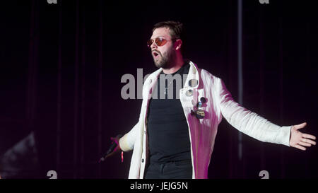 Prag, Tschechische Republik. 24. Juni 2017. Britische Band Kasabian mit Sänger Tom Meighan führen während der zweitägigen Musikfestival Prag Metronom in Prag, Tschechische Republik, am 23. Juni 2017. Bildnachweis: Michal Kamaryt/CTK Foto/Alamy Live-Nachrichten Stockfoto