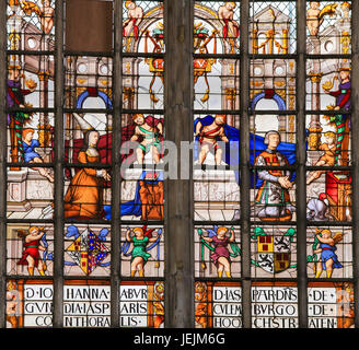 Glasfenster im St. Gummarus Kirche in Lier, Belgien, Philip Darstellung ich Fair und Johanna von Kastilien Stockfoto