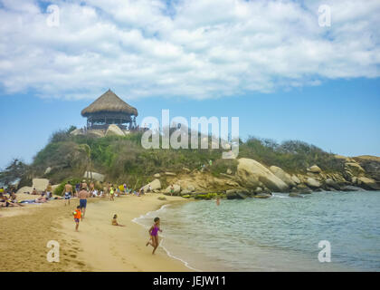 Menschen bei Cabo San Juan Strand in Kolumbien Stockfoto