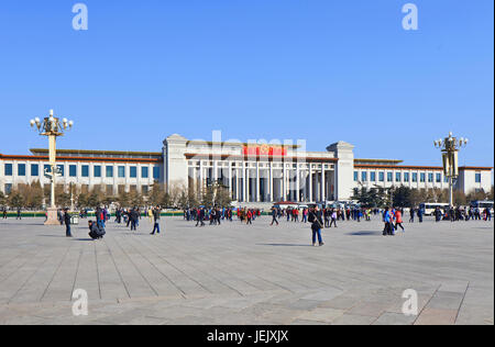 PEKING-FEB. 27, 2014. Platz des Himmlischen Friedens, der viertgrößte Platz der Welt. Es ist weit verbreitet als nationales Symbol. Stockfoto