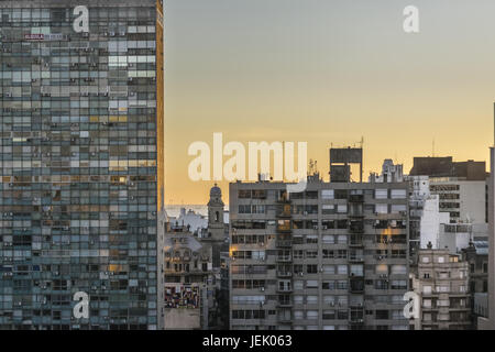 Montevideo Skyline Luftbild bei Sonnenuntergang Stockfoto
