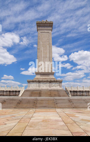 Denkmal der Helden auf dem Platz des Himmlischen Friedens, ein 10-stöckiges Obelisk als National Monument der Volksrepublik China zu revolutionären Märtyrern errichtet. Stockfoto