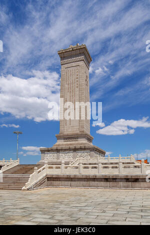 Denkmal der Helden auf dem Platz des Himmlischen Friedens, ein 10-stöckiges Obelisk als National Monument der Volksrepublik China zu revolutionären Märtyrern errichtet. Stockfoto