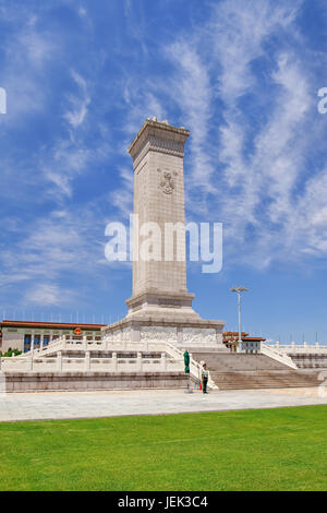 Denkmal der Helden auf dem Platz des Himmlischen Friedens, ein 10-stöckiges Obelisk als National Monument der Volksrepublik China zu revolutionären Märtyrern errichtet. Stockfoto