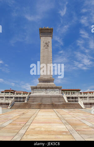 Denkmal der Helden auf dem Platz des Himmlischen Friedens, ein 10-stöckiges Obelisk als National Monument der Volksrepublik China zu revolutionären Märtyrern errichtet. Stockfoto