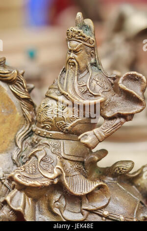 Skulptur der historischen Figur Guang Yu, Panjiayuan Markt, Peking, China Stockfoto