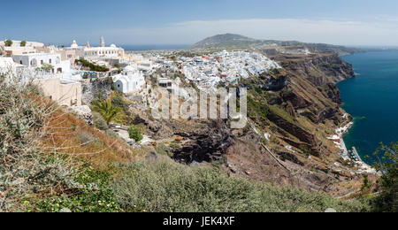 Panoramablick von Fira auf Santorin, Griechenland Stockfoto