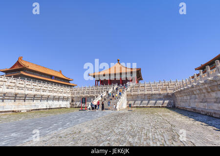 PEKING, 28. AUGUST 2016. Blick auf majestätischen Pavillon, Palastmuseum (Verbotene Stadt), UNESCO-Weltkulturerbe (1987) Stockfoto