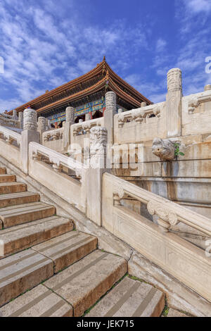 Reich verzierte Treppe an einem antiken chinesischen Palast, Peking, China Stockfoto