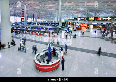 PEKING-FEBR. 21. Blick ins Landesinnere Beijing Capital Airport Terminal 3, der weltweit größte Flughafenterminal-Gebäudekomplex. Stockfoto