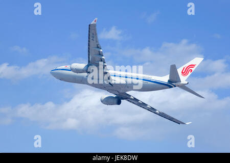 PEKING BIS 6. MÄRZ 2014. Air China Airbus A330-200, B-6536 Klettern. Mit dem A330 kann Airbus seinen Marktanteil bei Großraumflugzeugen ausbauen. Stockfoto