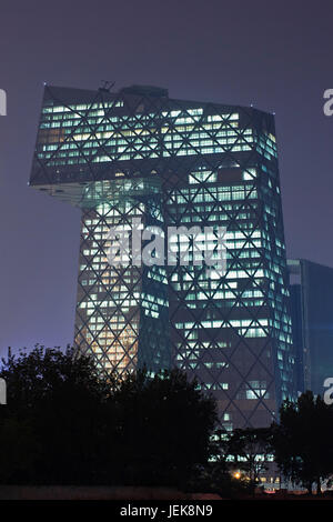 PEKING – 28. MAI 2012. CCTV-Zentrale in Peking. Das Gebäude ist ein 234 m, 44-stöckigen Hochhaus von der niederländischen OMA, Innenstadt von Peking entworfen Stockfoto