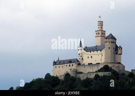 Die Marksburg ist eine Burg oberhalb der Stadt Braubach in Rheinland-Pfalz, Deutschland. Es ist eine der wichtigsten Stätten der Rhein Schlucht UNESCO Worl Stockfoto