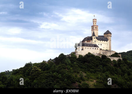 Die Marksburg ist eine Burg oberhalb der Stadt Braubach in Rheinland-Pfalz, Deutschland. Es ist eine der wichtigsten Stätten der Rhein Schlucht UNESCO Worl Stockfoto