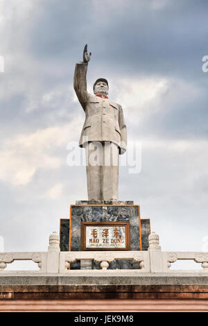 LIJIANG-CHINA-SEPT. 23, 2006. Statue von Mao Zedong am 23. September 2006 in Lijiang. Vorsitzender Mao (12-26-1893 bis 09-09-1976), Führer der chinesischen Revolution. Stockfoto