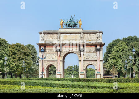 Den berühmten Arc de Triomphe du Carrousel außerhalb des Louvre, Paris, Frankreich Stockfoto