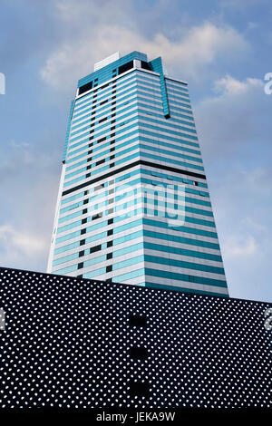 SHANGHAI-AUG. 27. Markanter Wolkenkratzer. China verfügt über eine florierende Wolkenkratzerindustrie: 34 % der 100 höchsten der Welt befinden sich derzeit in China. Stockfoto