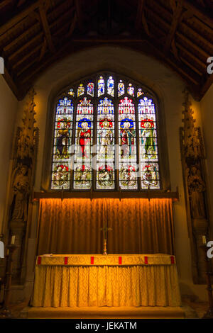 Fenster "Alter und Osten" St. Johannes der Täufer Kirche Burford Oxfordshire UK 2017 Stockfoto