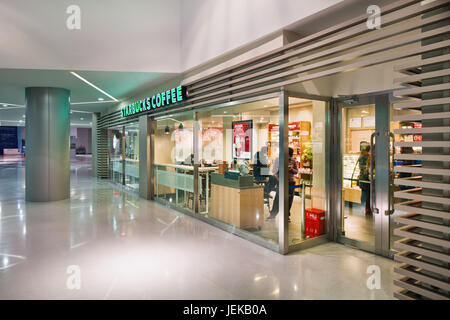 Starbucks an. Seinen Umsatz zeigt gesundes Wachstum und Planung zu 500 neue Standorte in China, das China der zweitgrößte Markt zu öffnen. Stockfoto