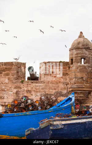 Blaue Fischerboote Fischerhafen von Essaouira, Marokko Stockfoto