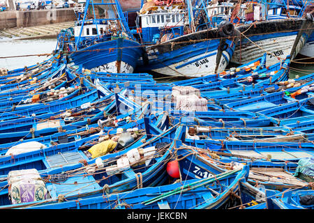 Blaue Fischerboote Fischerhafen von Essaouira, Marokko Stockfoto