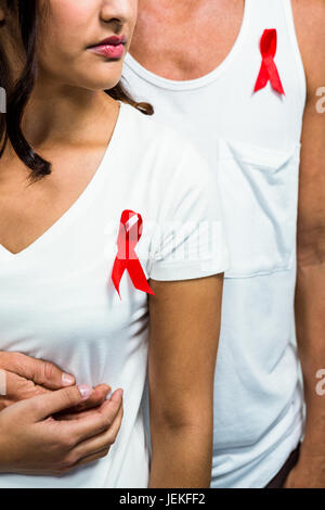 Paar unterstützt aids Bewusstsein zusammen Stockfoto