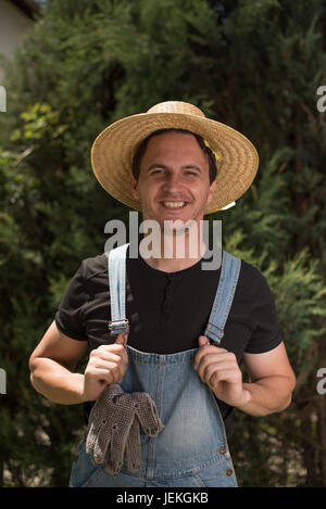 Porträt von einem lächelnden Gärtner Stockfoto