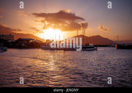 Der Pier bei Sonnenuntergang, Cairns, Queensland, Australien Stockfoto