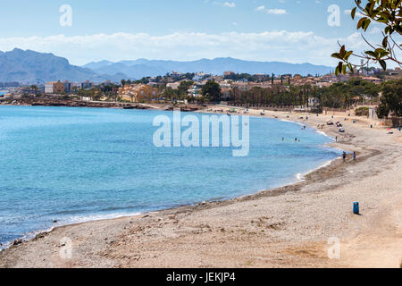 Strand in der mediterranen Stadt Isla Plana. Region Murcia, Südspanien Stockfoto